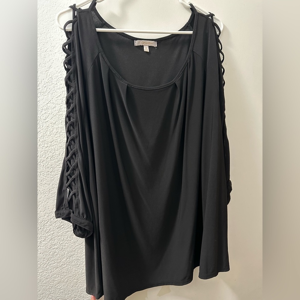 3x criss crossed on the arms black shirt